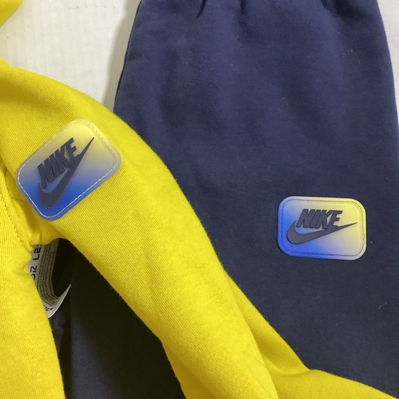 NWT Boys Nike Bright Yellow Sweatshirt size 5/6 - Picture 5 of 6